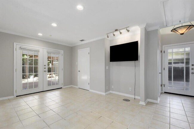 Building Photo - 5800 Chesterfield Ave