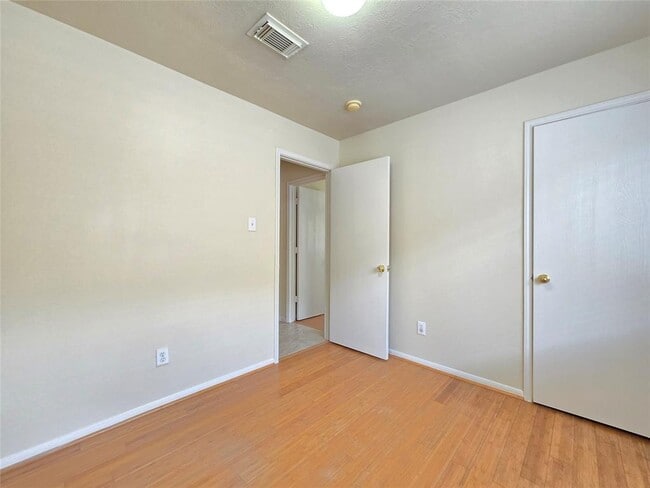 Building Photo - 4011 Lone Dove Ct