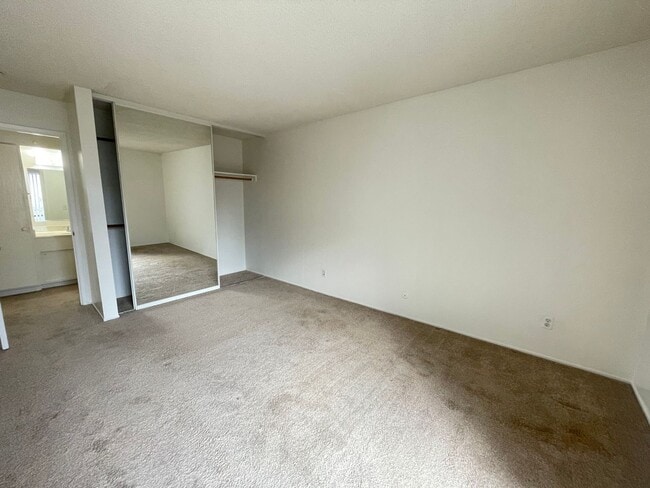 Building Photo - 1BD/1BA CONDO AVAILABLE AT WATERGATE COMPLEX!!!