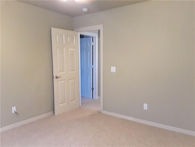 Building Photo - 10 S Woodsprings Dr