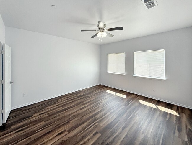 Building Photo - Delightful 3-Bedroom Retreat with Inviting...