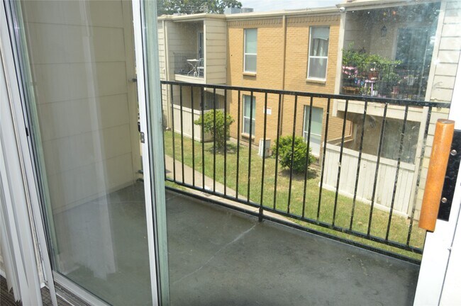 Building Photo - 8100 Creekbend Dr
