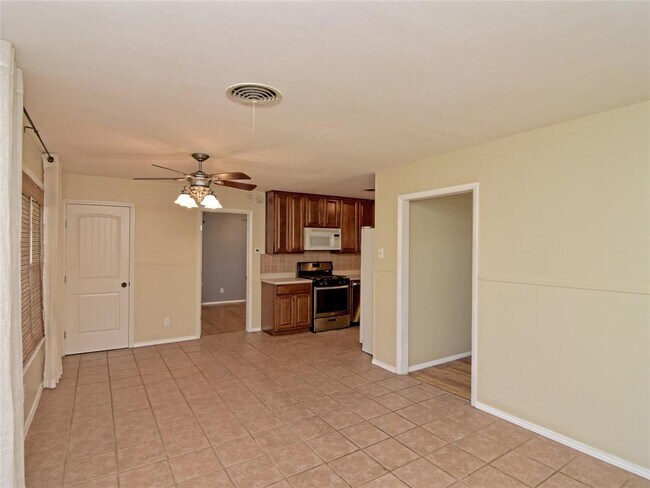 Building Photo - 5300 Middale Ln