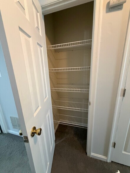 Closet - 139 W Hamburg St