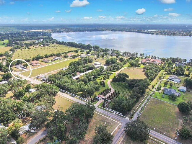 Building Photo - 11921 Fort King Hwy