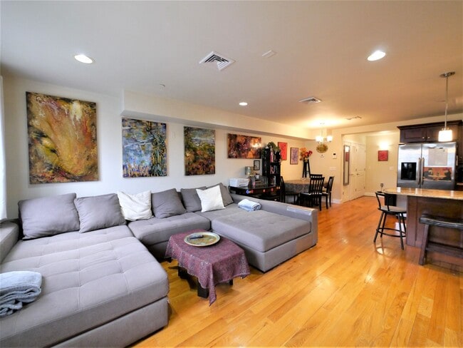 Building Photo - 124 68th St