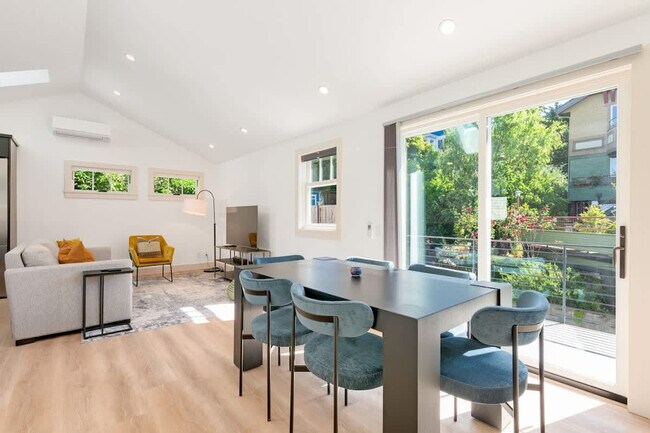 Building Photo - 3224 13th Ave W