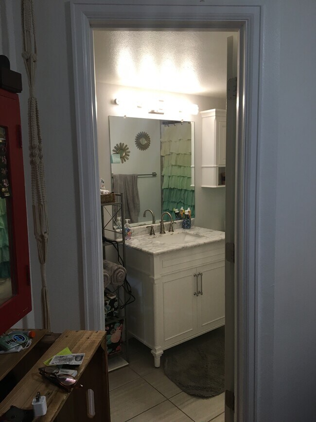 Building Photo - 1825 Kendall St