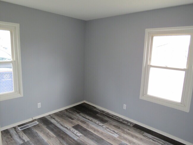 Building Photo - 2664 Shelly Dr