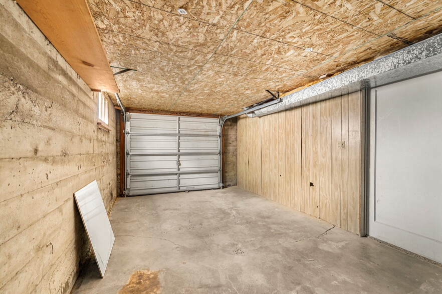 Building Photo - 225 E 2nd S