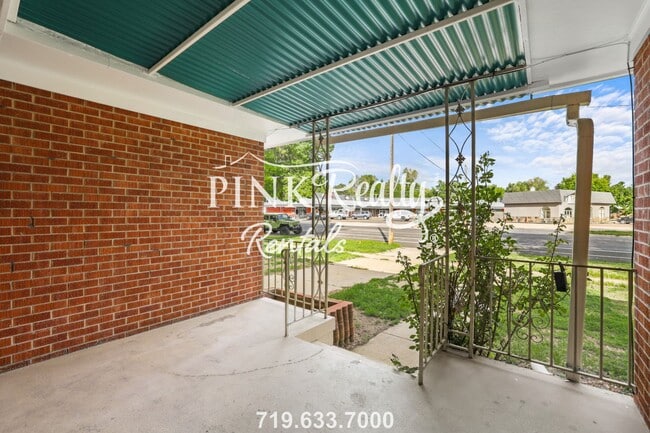 Building Photo - 2112 Templeton Gap Rd