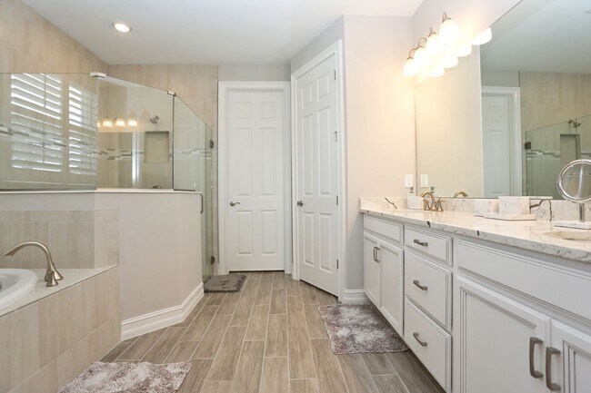 Building Photo - **Brand New, Bright & Beautiful Bonita Spr...