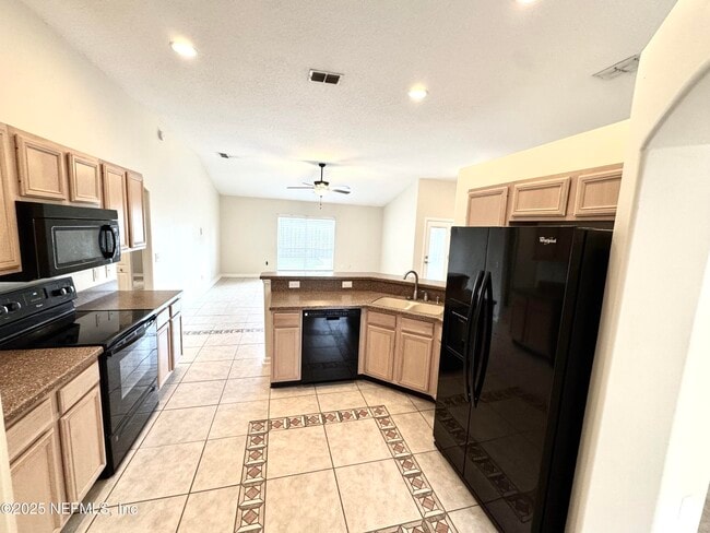 Building Photo - 12850 Chets Creek Dr N