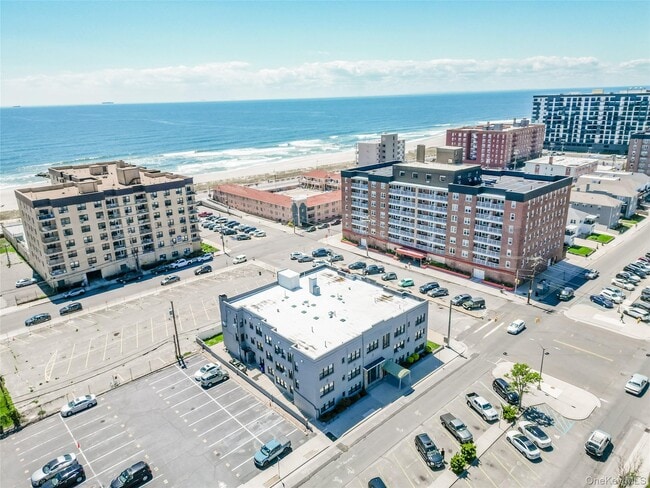 Building Photo - 302 E Broadway
