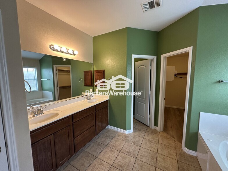 Building Photo - 155 Birdwell Ln