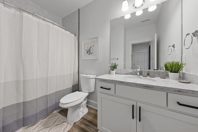 Building Photo - 127 E 8th Ave