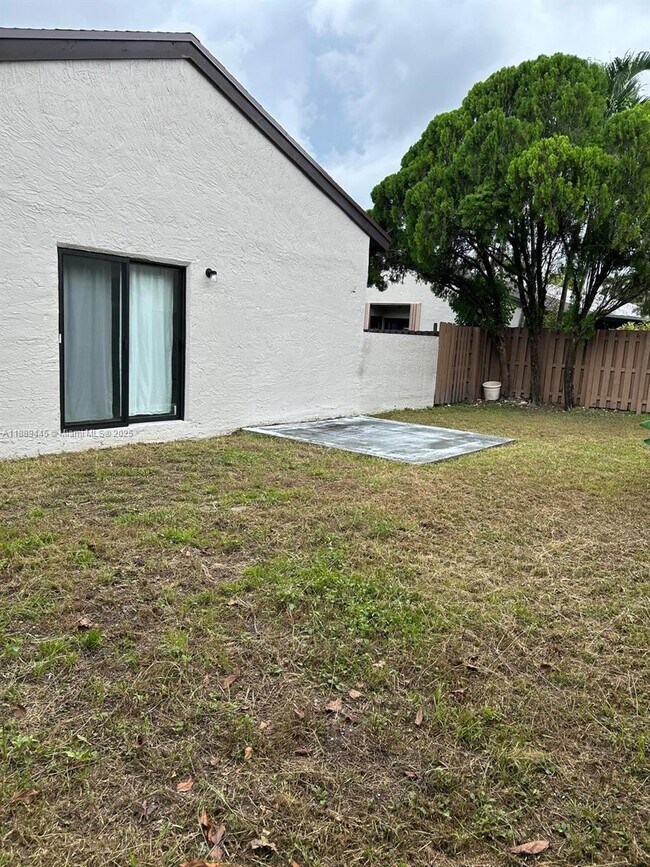 Building Photo - 9630 SW 152nd Ave