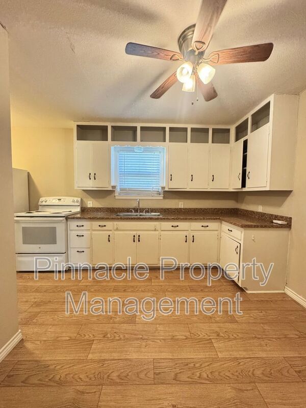 Building Photo - 212 Windham St