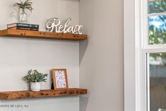 Building Photo - 2843 Oak St