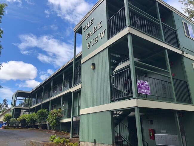 Primary Photo - Two Bedroom Apartment Close to Willamette ...