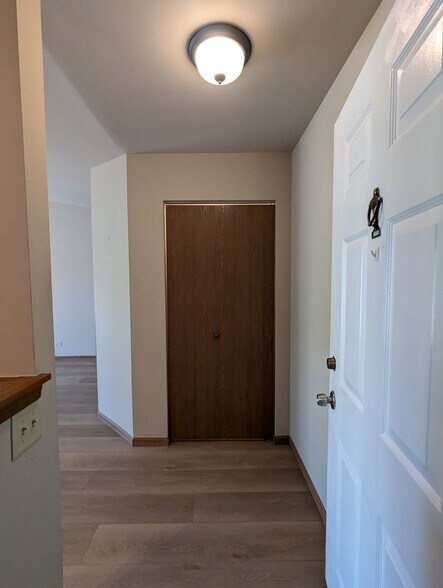 Building Photo - 245 Memory Ln