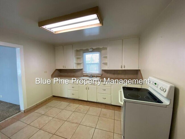 Building Photo - 53 N 4400 E