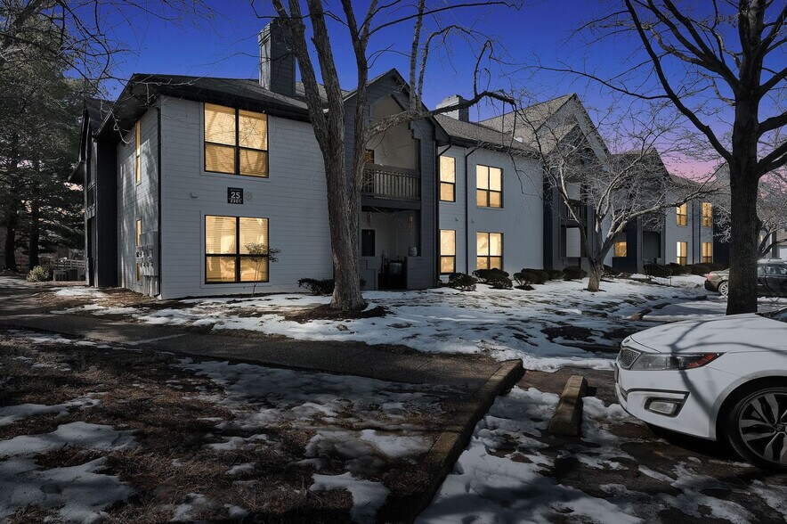 Building Photo - 2103 Deercross Dr