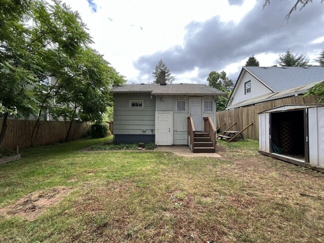 Building Photo - Bright and Open Home with Flexible Living Spaces and an Expansive Backyard