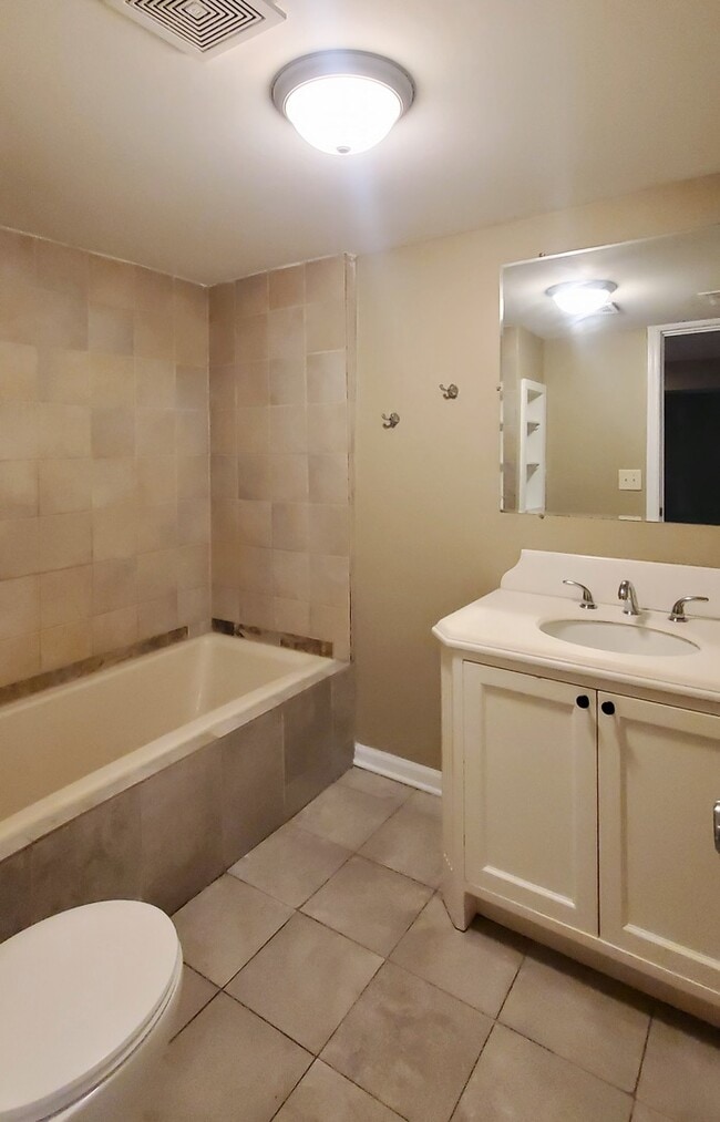 Building Photo - 830 Richards St