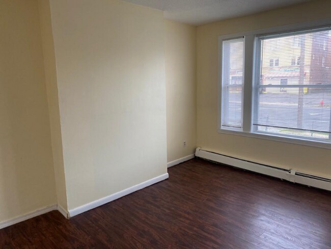 Building Photo - 464 Wethersfield Ave