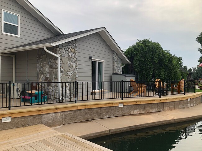 Building Photo - 3642 Lakeshore Dr