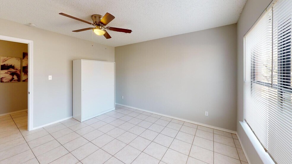 Building Photo - 7900 Bramble Bush Dr