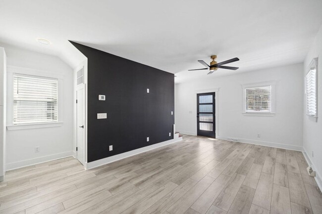 Building Photo - Fully Renovated Charleston Home