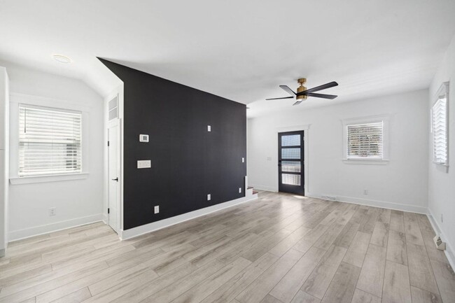 Building Photo - Tastefully Renovated Downtown Charleston Home