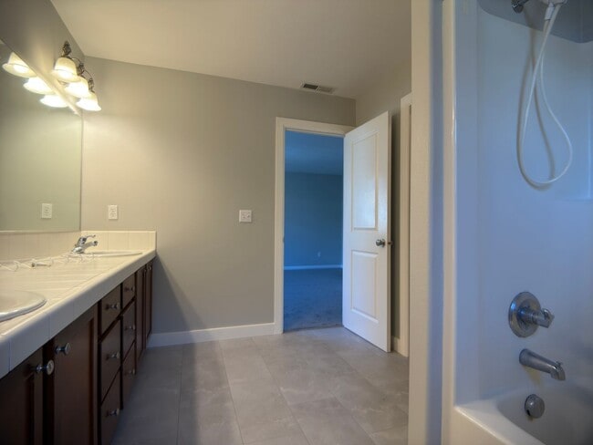 Building Photo - 3608 NE 42nd St