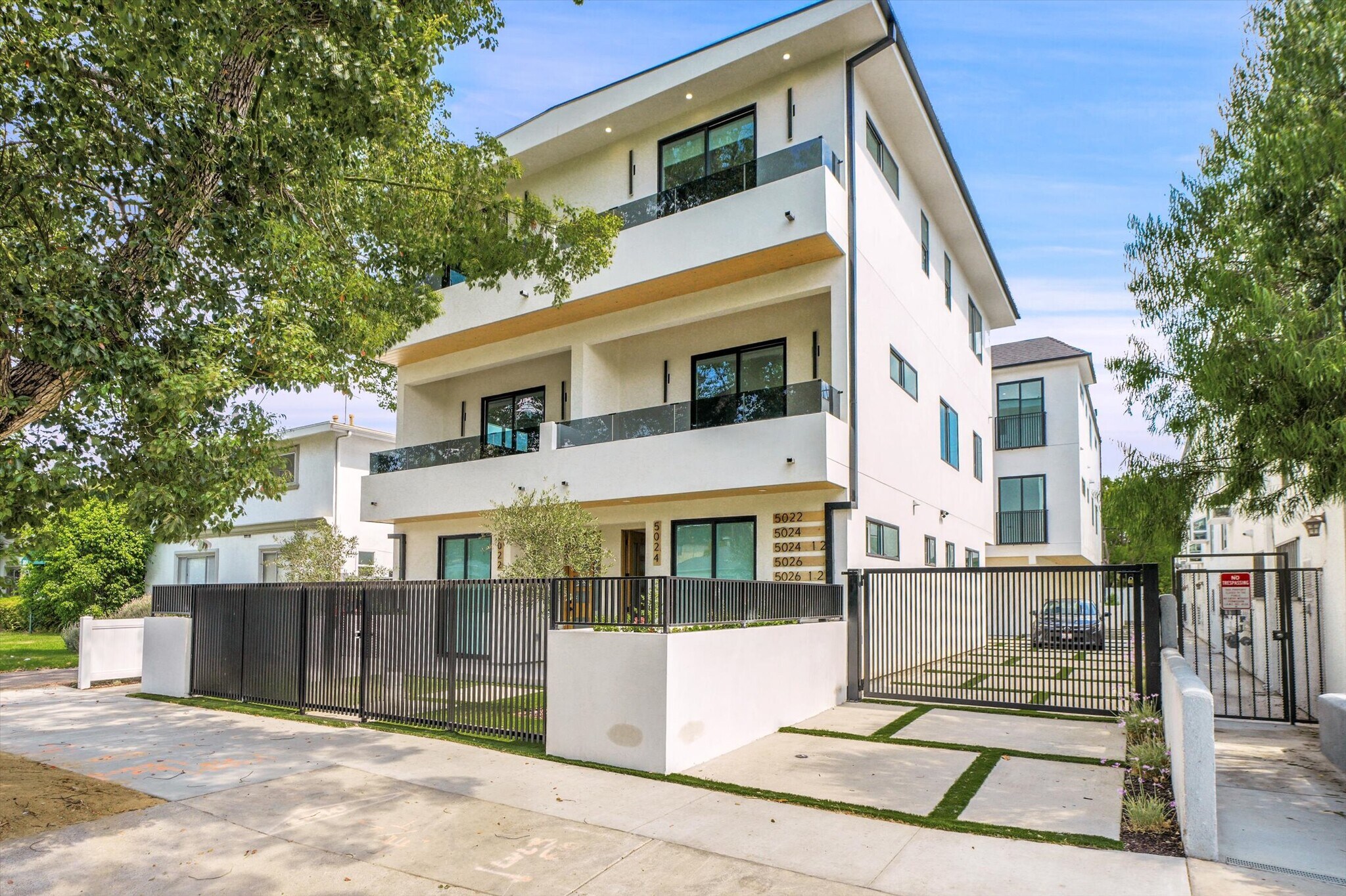 Fully Gated and Secured - 5024 Cahuenga Blvd