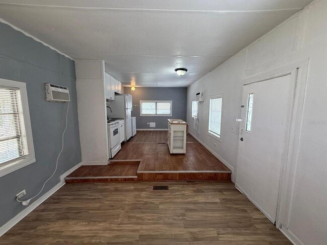 Building Photo - 6954 Pompeii Rd