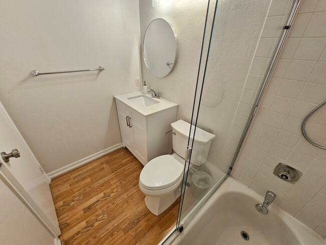 Building Photo - Beautiful Two Bedroom Two Bath Home