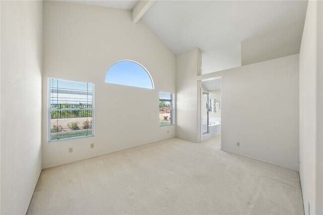 Building Photo - 4930 Frazee Rd