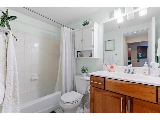 Building Photo - 401 S 1st St