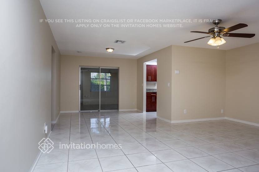 Building Photo - 700 S Rainbow Dr