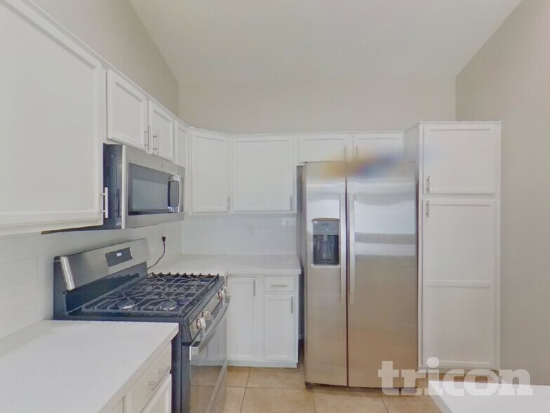 Building Photo - 40907 W Robbins Dr