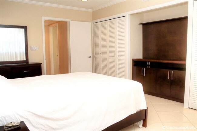 Building Photo - 40 Isle of Venice Dr