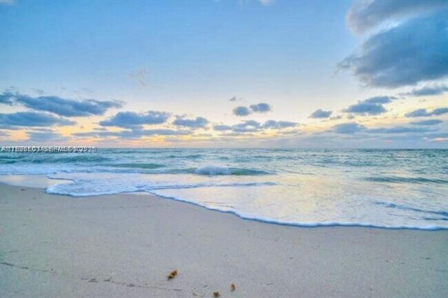 Building Photo - 6422 Collins Ave