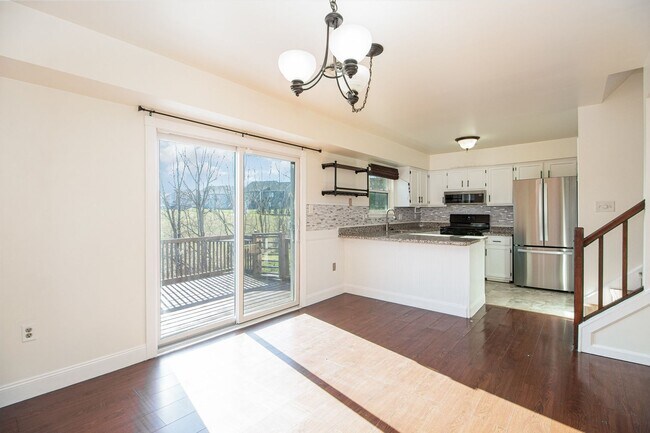 Building Photo - 6280 Spring Knoll Dr