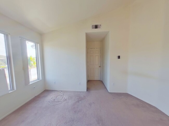 Building Photo - 3 Bedroom/2.5 bath - SFR Available August ...