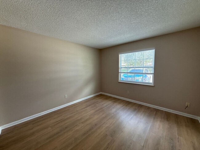 Building Photo - *** Owner Sold***JCR1 - 2040 All Units