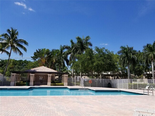Building Photo - 1527 Palermo Dr