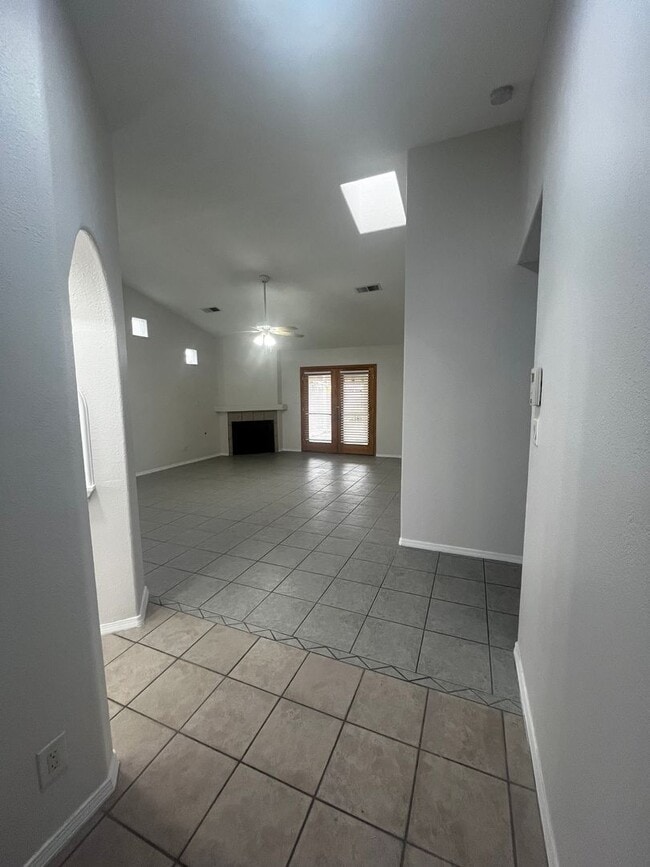 Building Photo - COMING SOON Newly Renovated 3 Bedroom 2 Bedroom Home