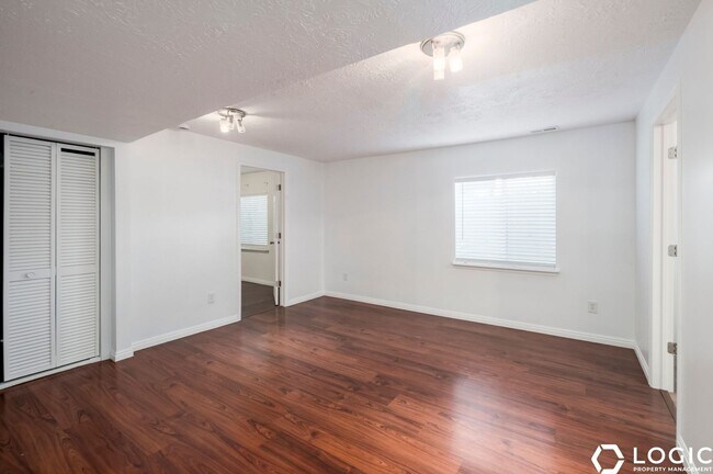 Building Photo - 5878 Arlinridge Dr